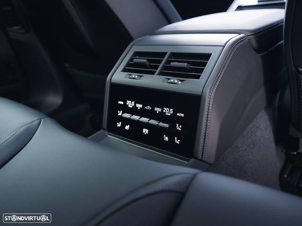 Porsche Panamera 4 E-Hybrid - 31