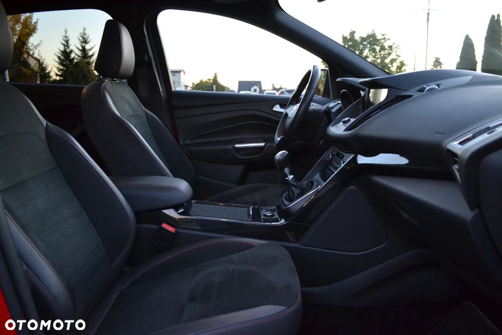 Ford Kuga 1.5 EcoBoost 2x4 ST-Line - 29