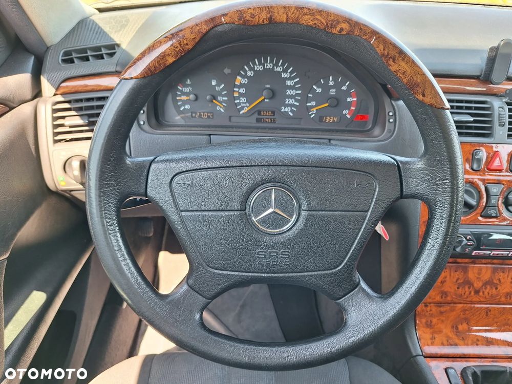 Mercedes-Benz Klasa E - 25