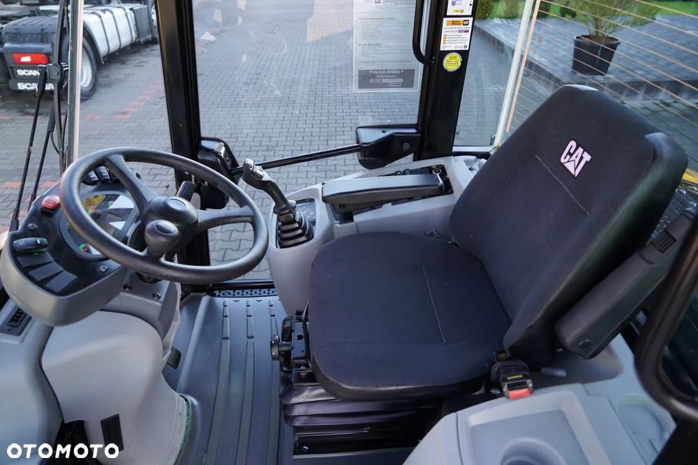 Caterpillar 906M / ŁADOWARKA KOŁOWA / 2020 ROK / ŁYŻKA SZCZĘKOWA / - 30