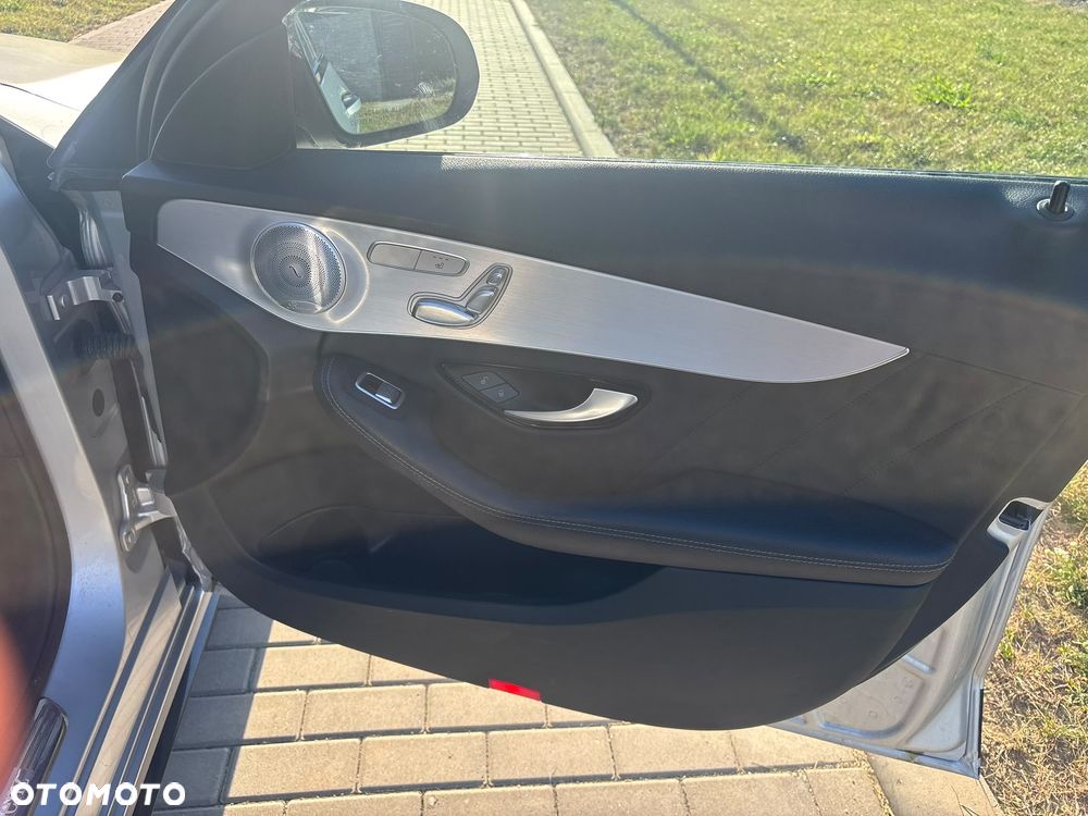 Mercedes-Benz Klasa C 300 9G-TRONIC - 23