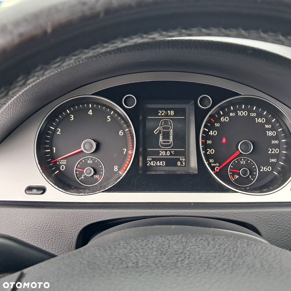 Volkswagen Passat - 20