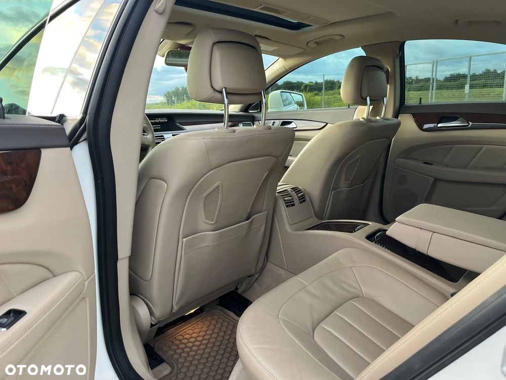 Mercedes-Benz CLS 500 4Matic BlueEFFICIENCY 7G-TRONIC - 25