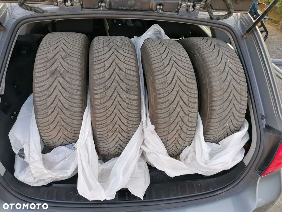 BMW Seria 3 318i Touring - 10