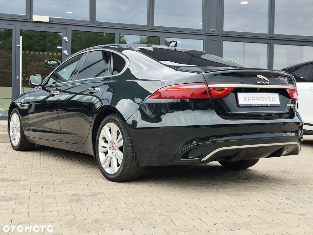 Jaguar XF - 11
