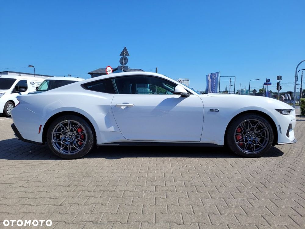 Ford Mustang - 6