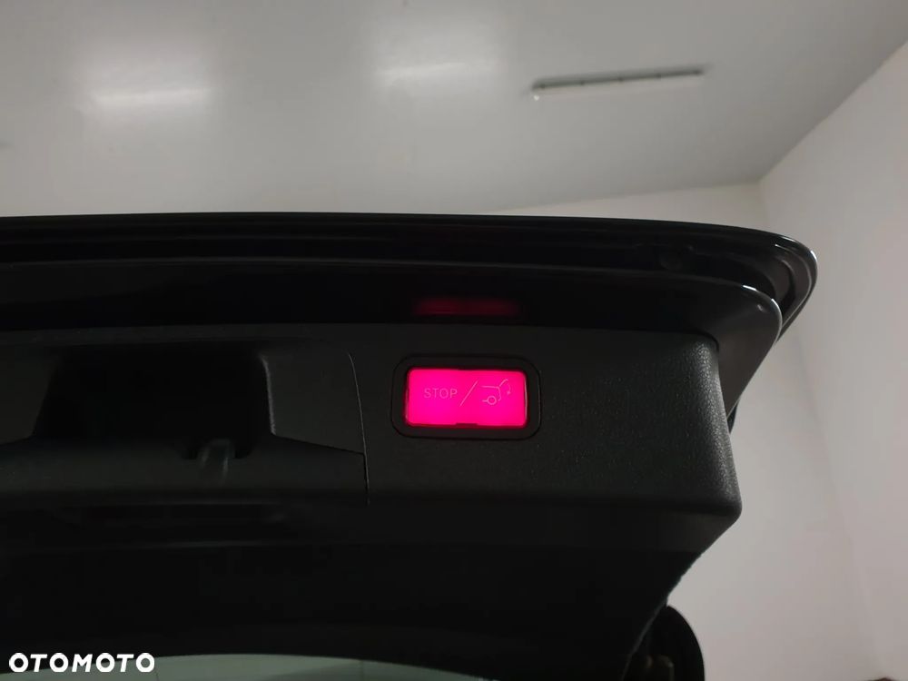 Mercedes-Benz Klasa E 300 de 4Matic 9G-TRONIC AMG Line - 35