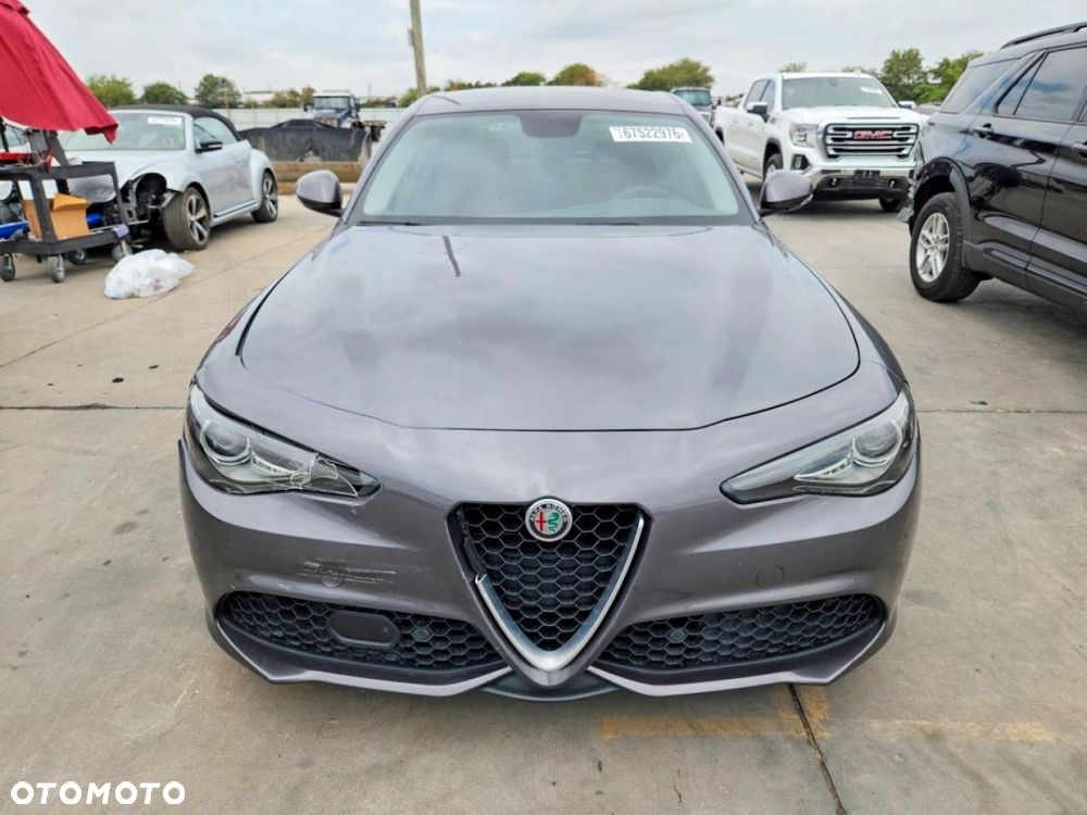 Alfa Romeo Giulia - 5