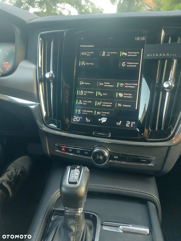 Volvo V90 D5 AWD Geartronic Momentum Pro - 24