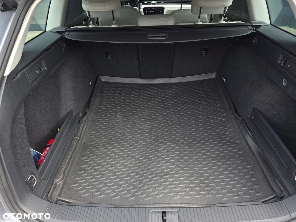 Volkswagen Passat 2.0 TDI Elegance DSG - 17