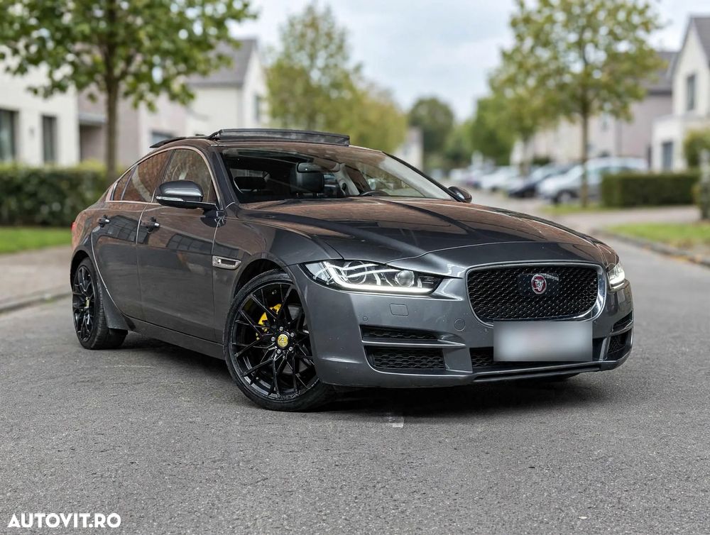 Jaguar Xe 2015 photo 2