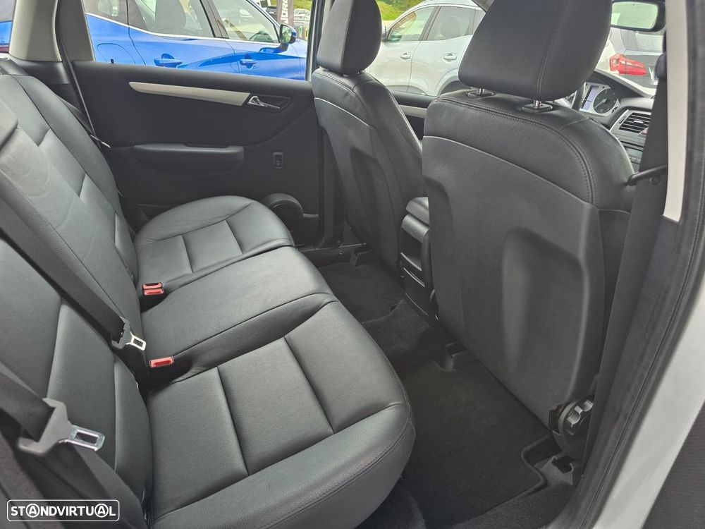 Mercedes-Benz B 180 - 16
