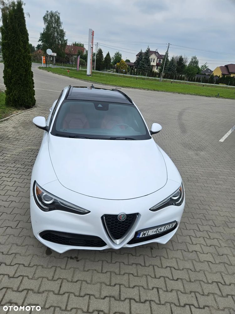 Alfa Romeo Stelvio 2.0 Turbo 16V AT8-Q4 Ti - 4