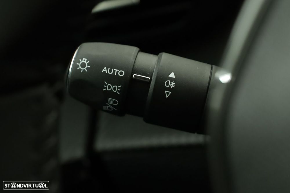 Peugeot 208 1.2 PureTech Allure - 17