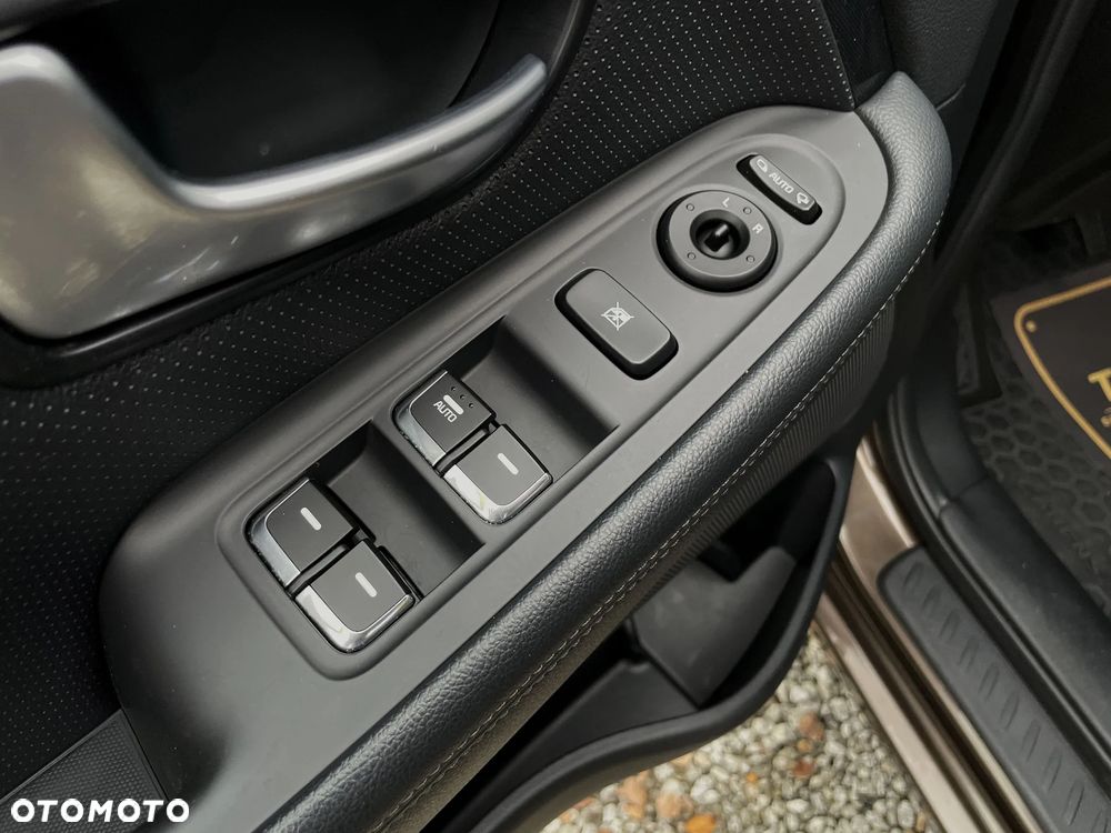 Kia Carens 1.6 GDI Attract - 32