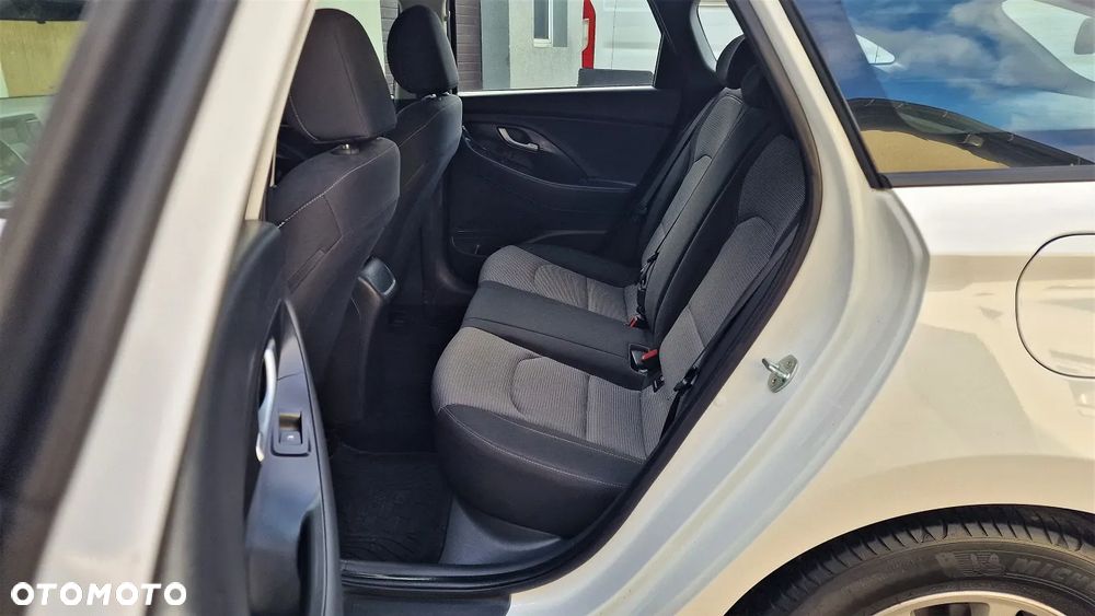 Hyundai i30 1.6 D Classic + - 10