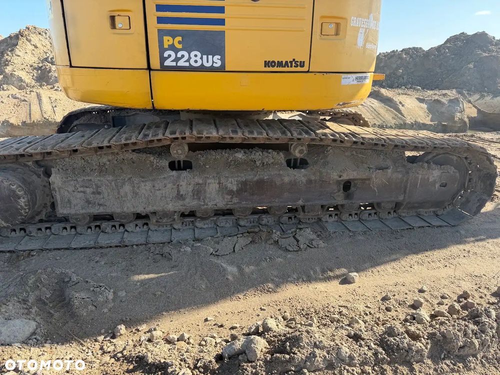 Komatsu 228 - 3