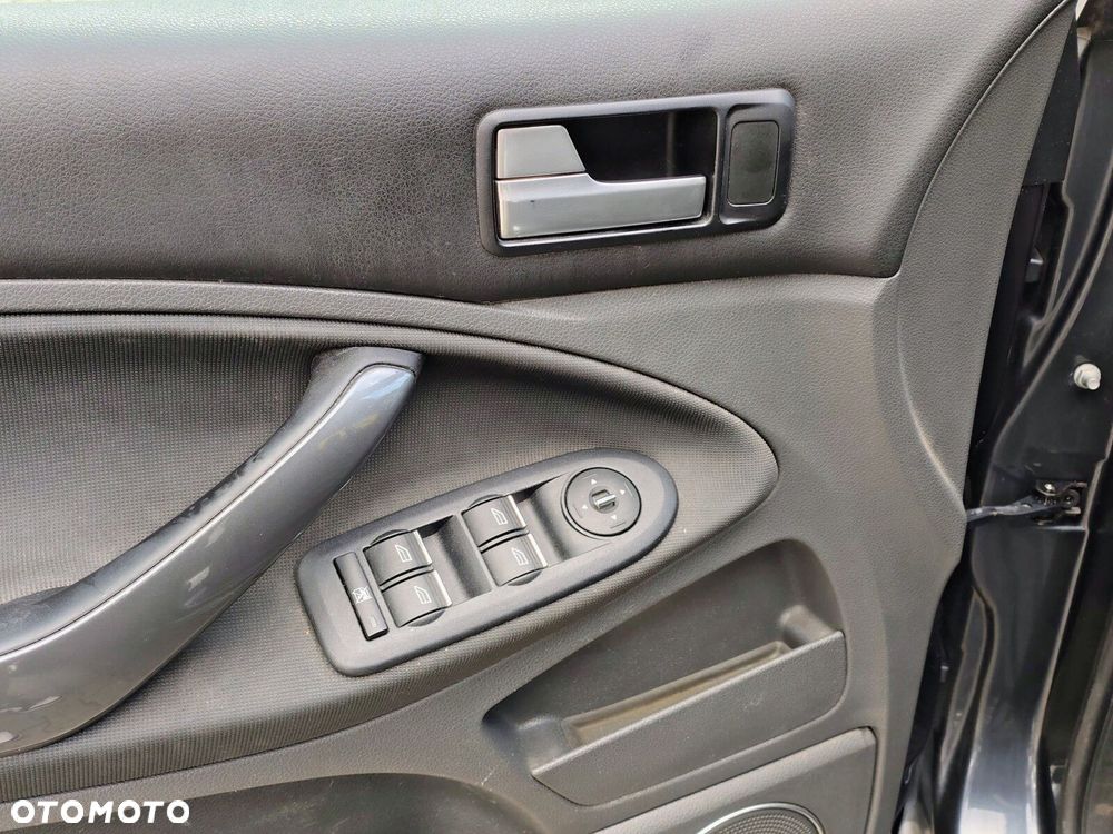 Ford C-MAX - 13