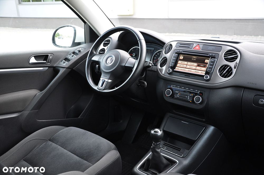 Volkswagen Tiguan 2.0 TDI DPF BlueMotion Technology Sport & Style - 35