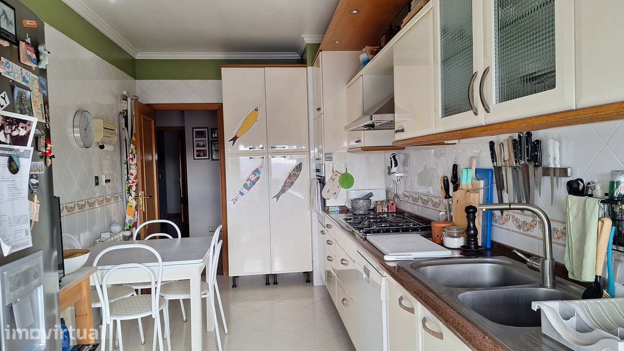 T3 em Telheiras com Suite, Arrecadação e 2 Lugares de Garagem - Grande imagem: 5/14
