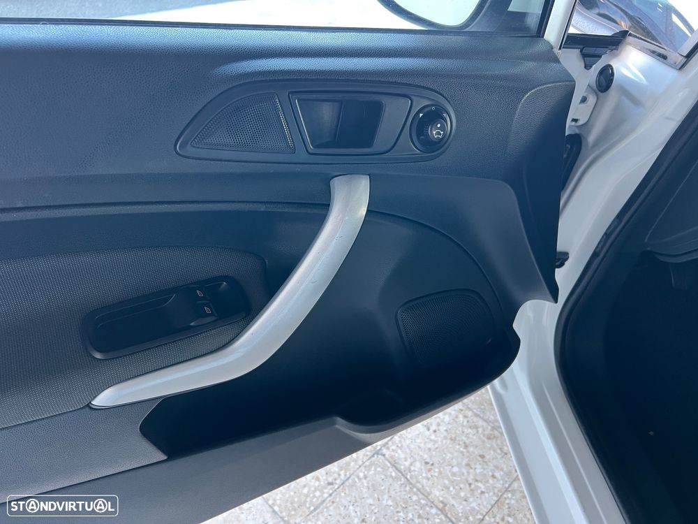 Ford Fiesta 1.4 TDCI Champions Edition - 18