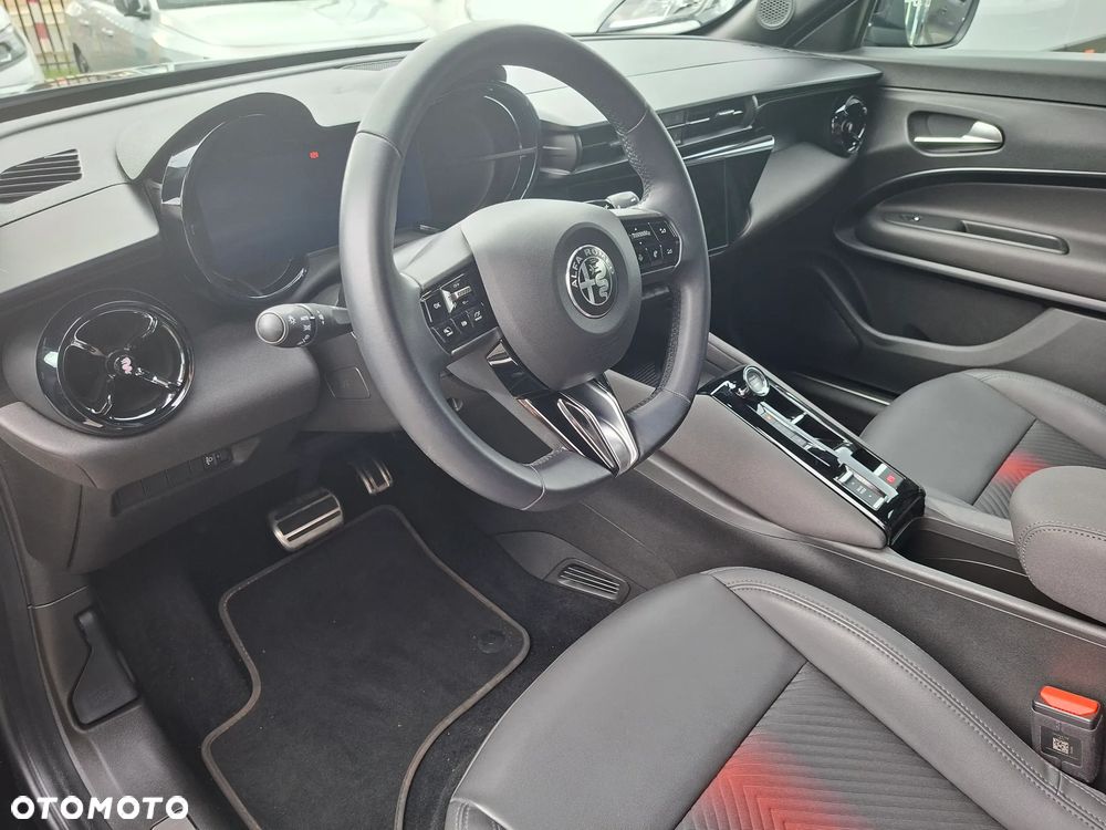 Alfa Romeo Junior 1.2 mHEV Ibrida Speciale eDCT - 8