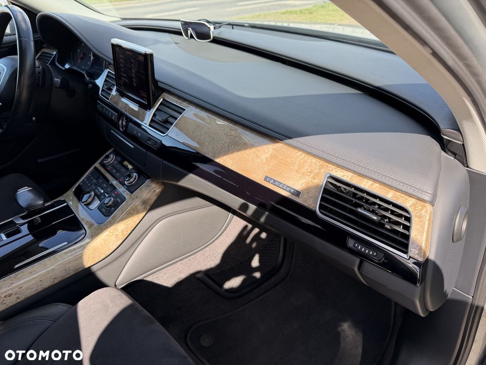 Audi A8 - 8