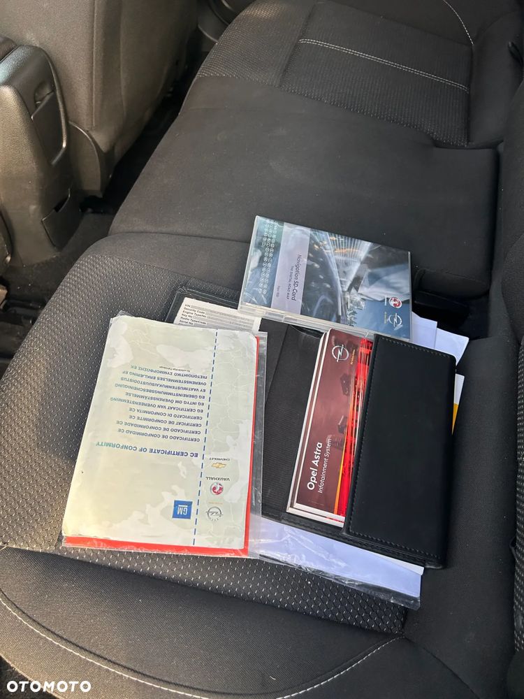 Opel Astra 2.0 CDTI DPF SportsTourer Style - 12