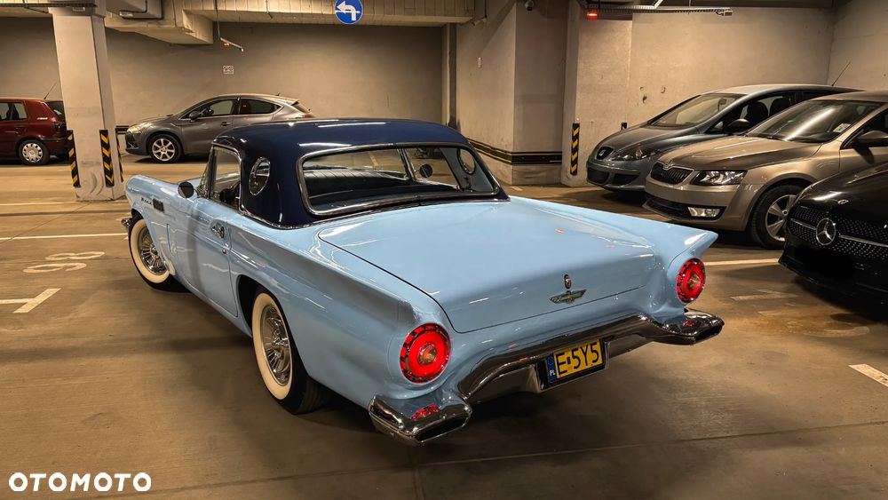 Ford Thunderbird - 22