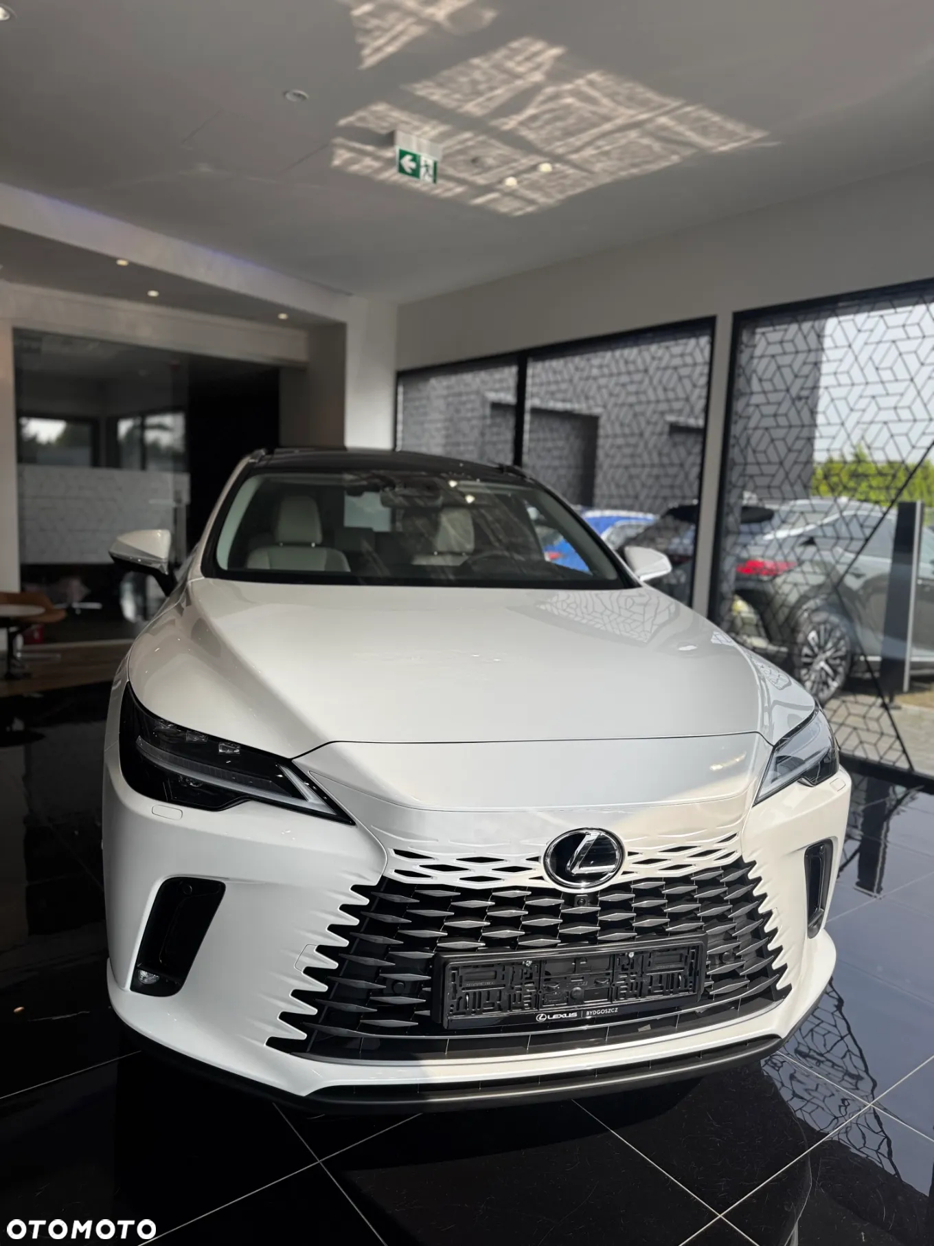 Lexus RX 450h+ Omotenashi - 7