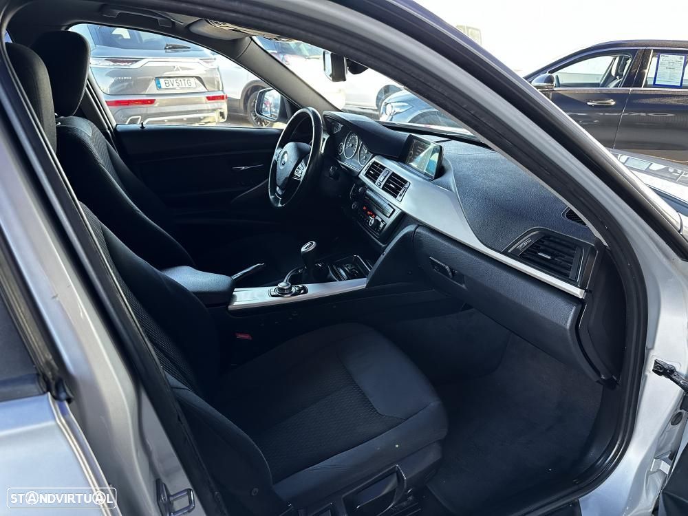 BMW 320 d Sport Line - 34
