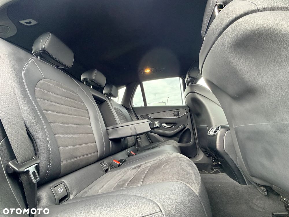 Mercedes-Benz GLC 200 4Matic 9G-TRONIC AMG Line - 19