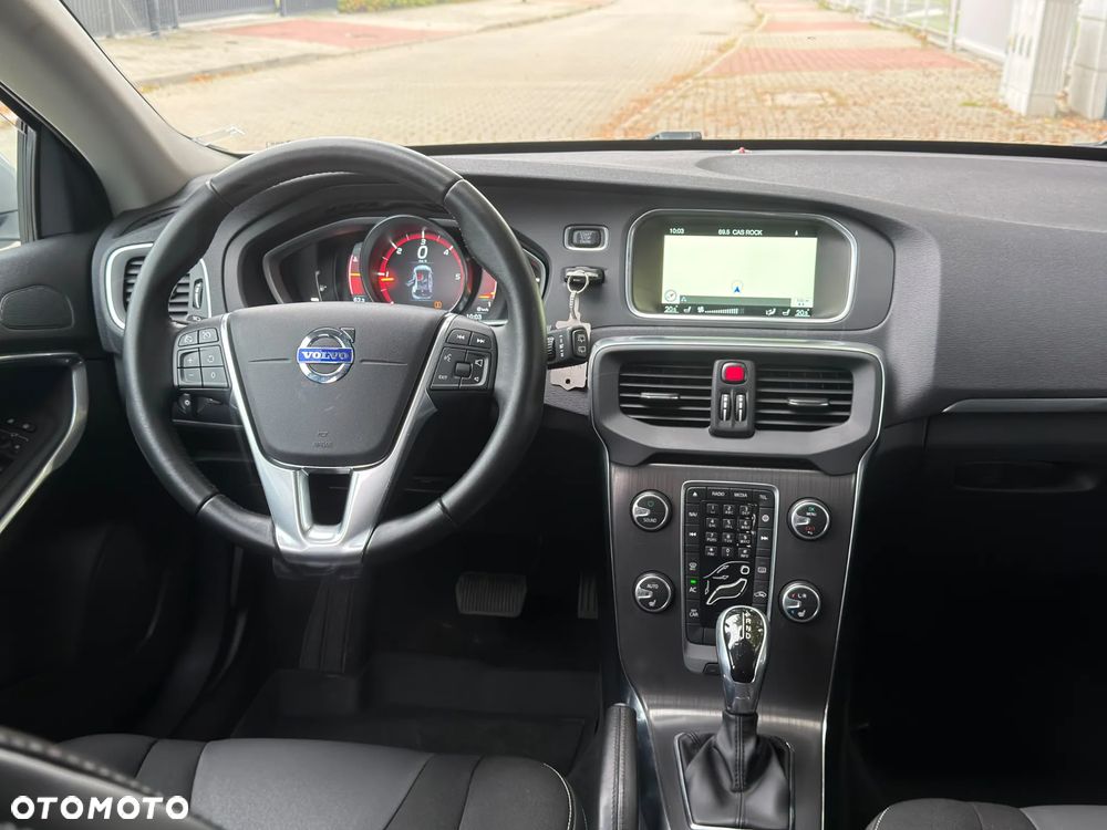 Volvo V40 - 24