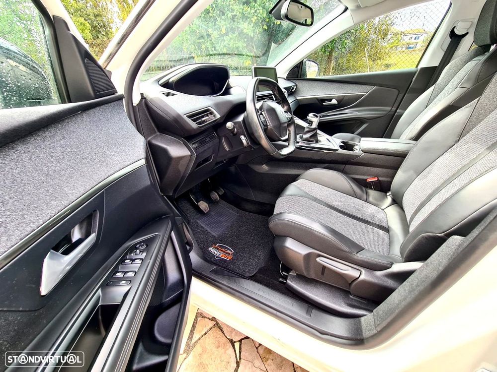 Peugeot 3008 1.2 PureTech Allure - 17