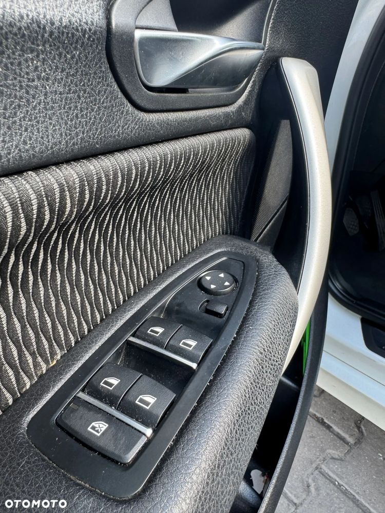 BMW Seria 1 118i - 10