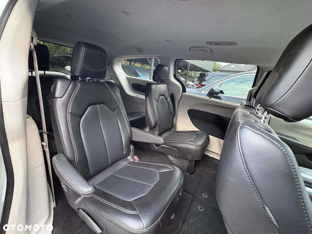 Chrysler Pacifica - 18