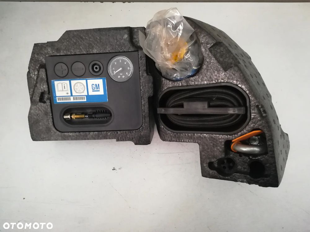 ZESTAW NAPRAWCZY OPEL CORSA D, KOMPRESOR DO KÓŁ, UCHO, LINKA