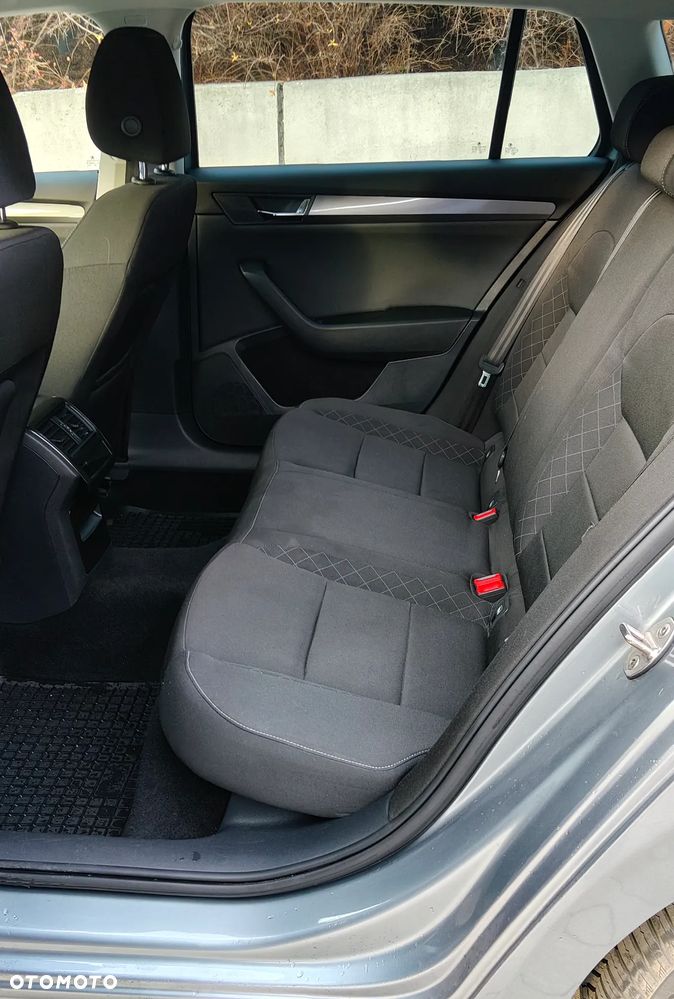 Skoda Superb 1.6 TDI DSG Ambition - 25