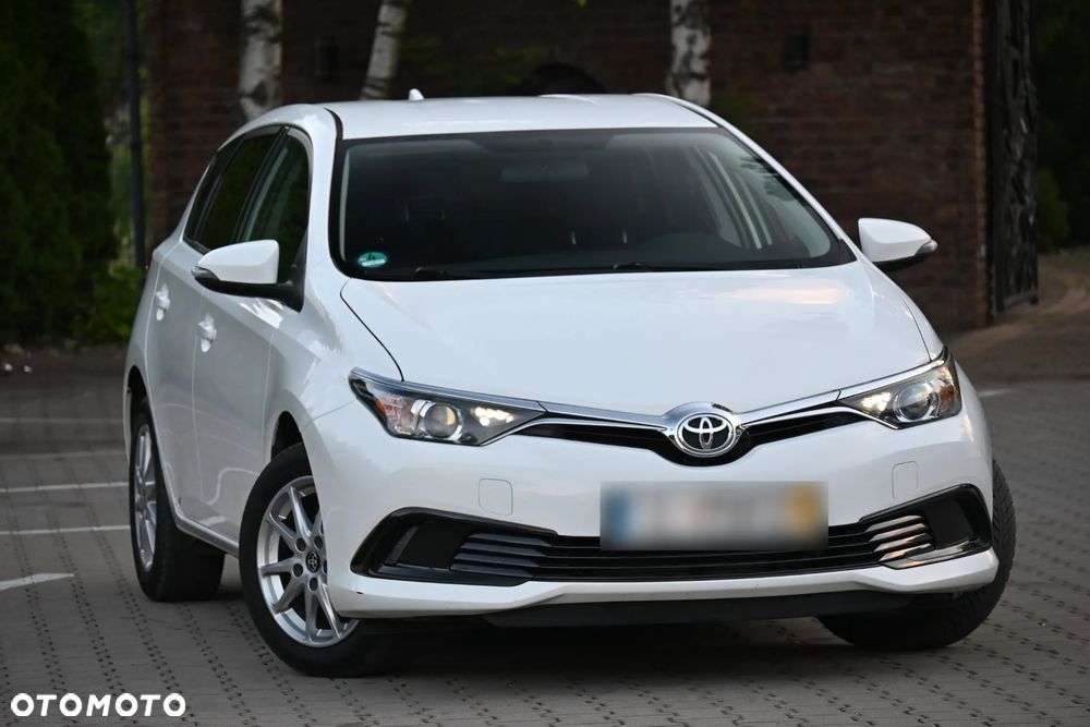 Toyota Auris 1.33 VVT-i Premium + - 6