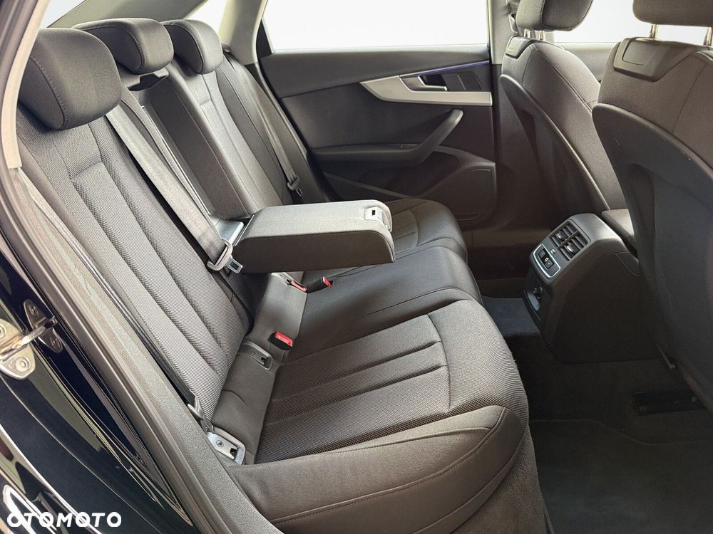 Audi A4 Limousine 35 TFSI mHEV S Line S tronic - 17