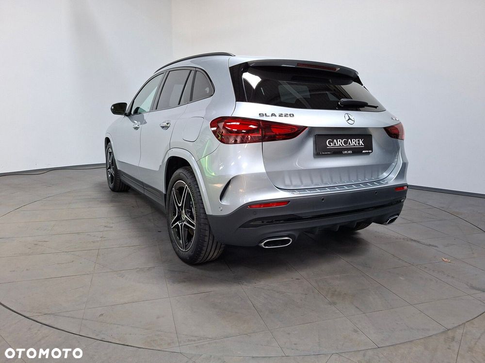 Mercedes-Benz GLA - 11