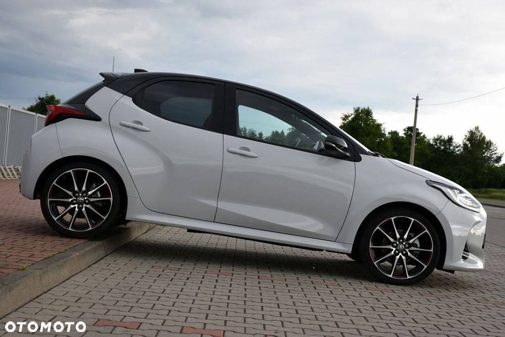 Toyota Yaris Hybrid 1.5 GR Sport - 9