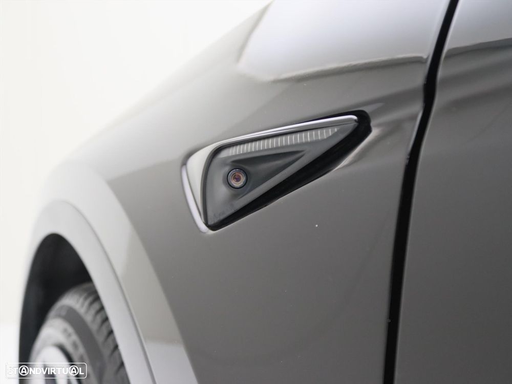 Tesla Model Y RWD - 12
