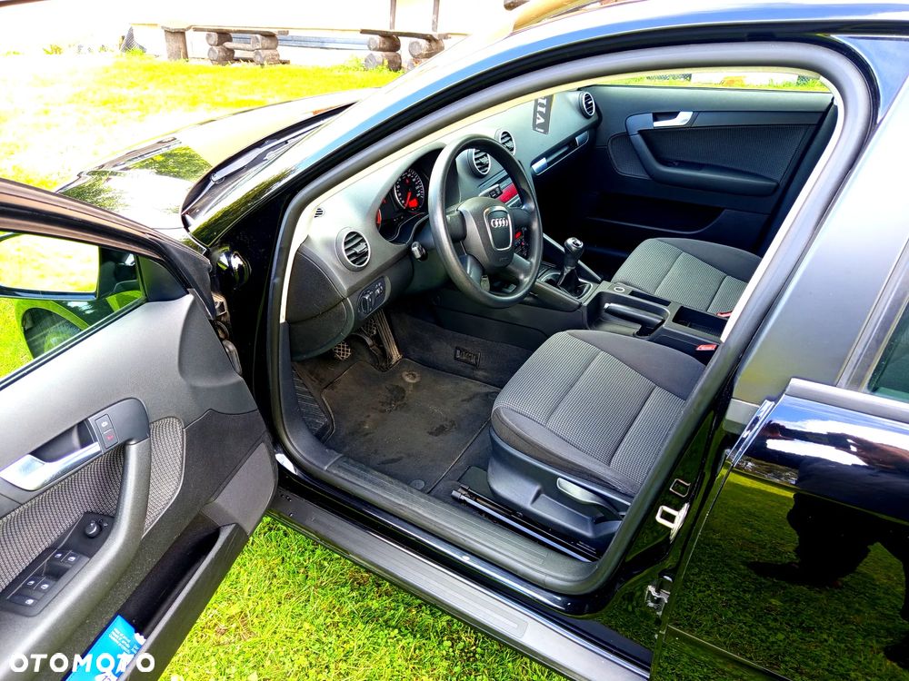 Audi A3 Sportback 1.6 Ambiente - 18