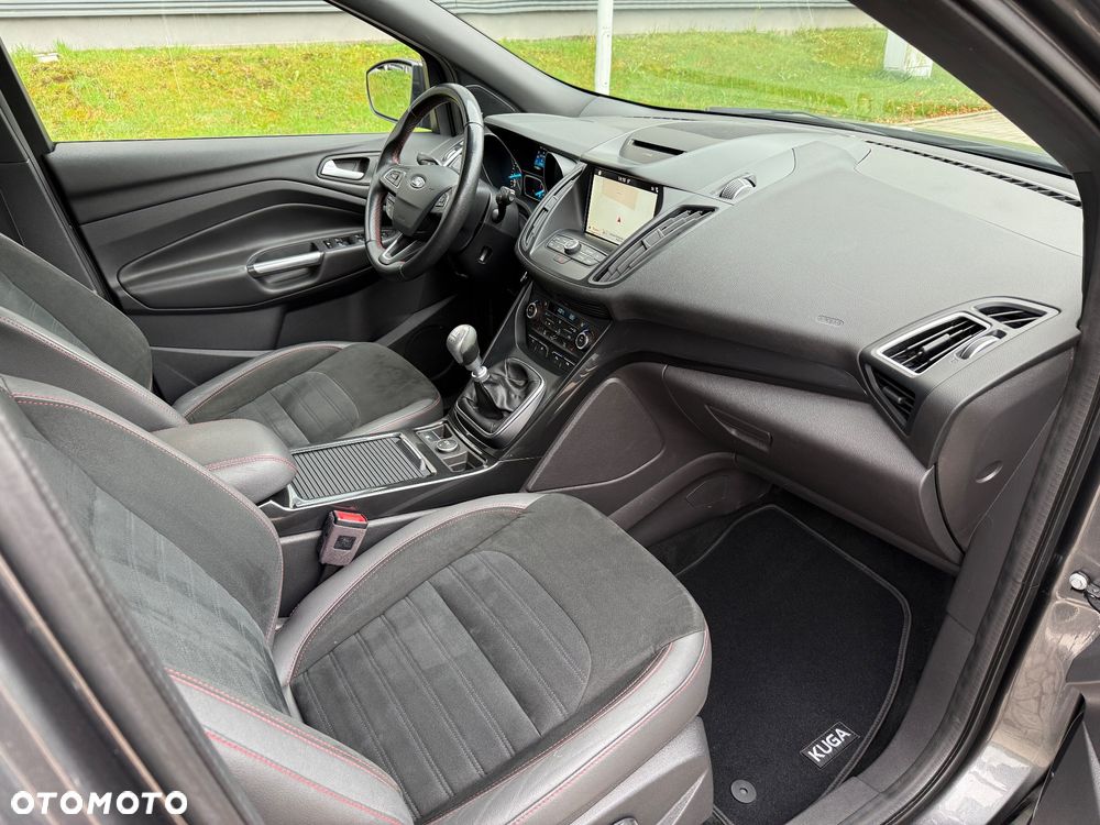 Ford Kuga 1.5 EcoBoost 2x4 ST-Line - 11