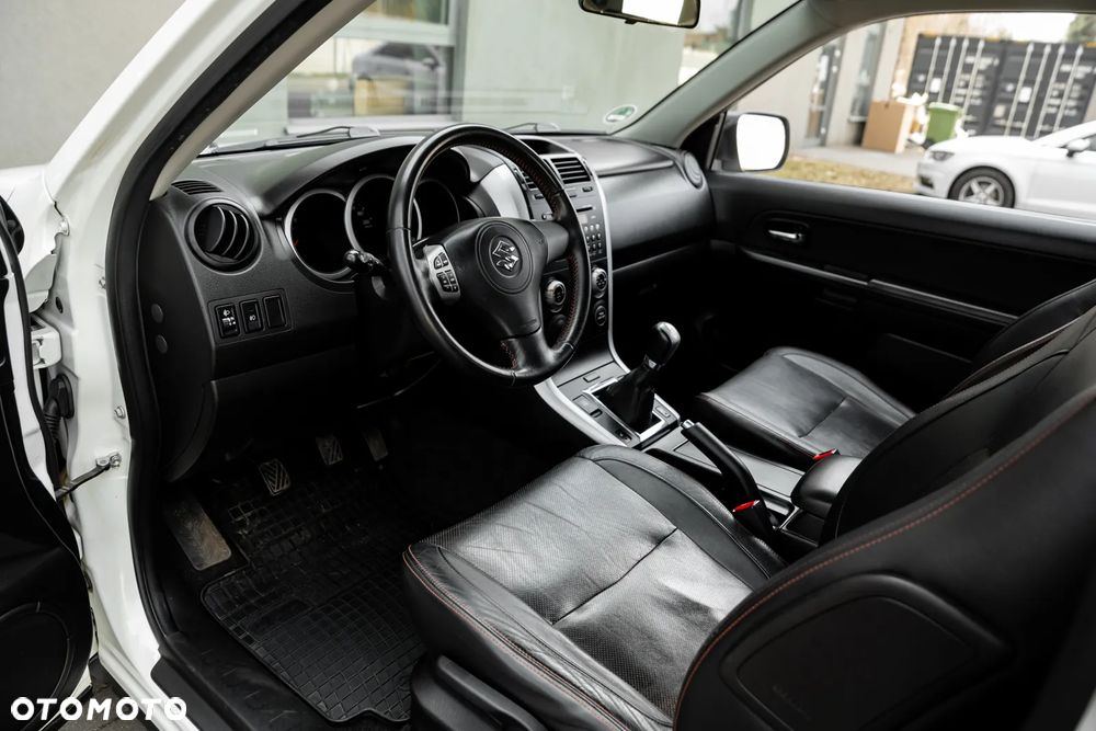 Suzuki Grand Vitara 1.6 Black&White - 10