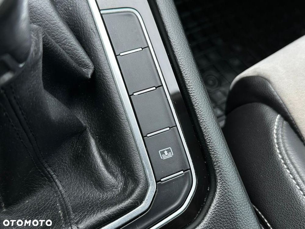 Volkswagen Passat 2.0 TDI BMT Highline - 17