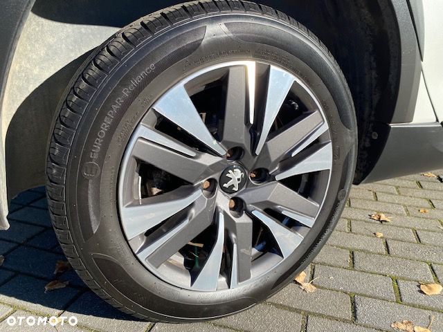 Peugeot 2008 1.2 Pure Tech GPF Style S&S EAT6 - 26