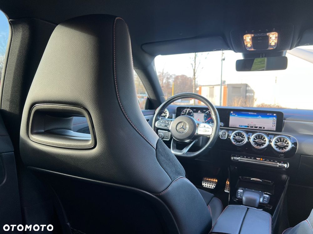 Mercedes-Benz CLA 250 4-Matic AMG Line 7G-DCT - 12