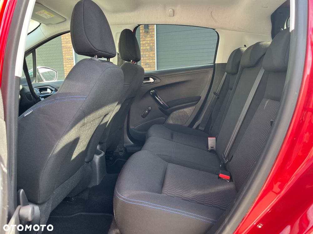 Peugeot 208 - 16
